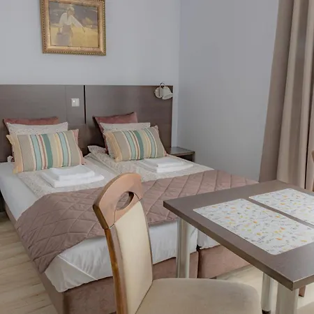 Karla, I W Debkach 3*