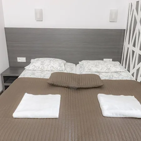 Karla, I W Debkach Gasthof 3*