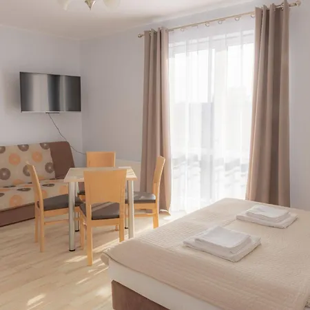 Karla, I W Debkach Dębki