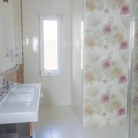 Karla, I W Debkach 3*