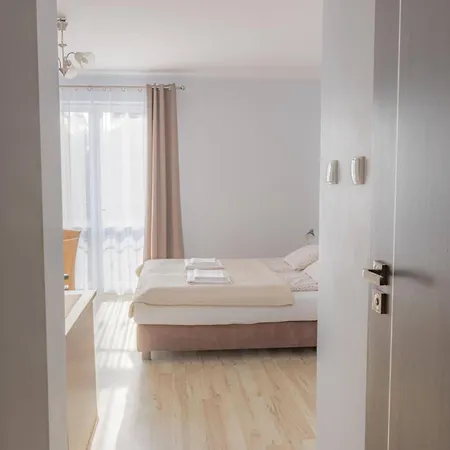 Karla, I W Debkach 3*