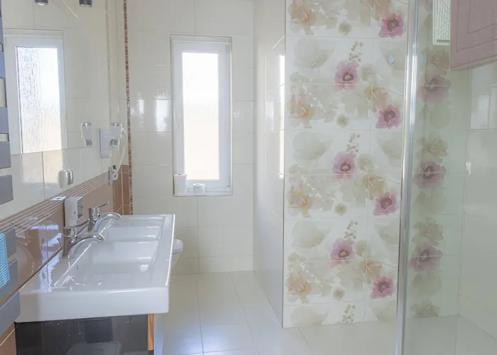 Karla, I W Debkach 3*